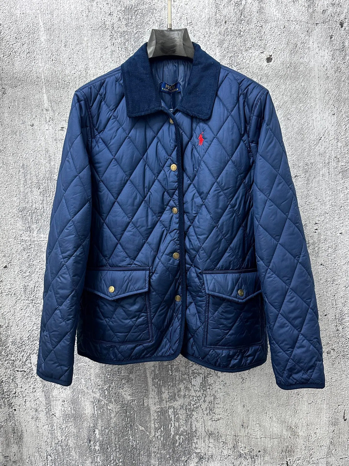 P320 【Ralph Lauren】Ralph Lauren's new brand of corduroy cotton jacket with logo embroidery on the chest, diamond plaid lapel, and perfect control of workmanship details, exquisite small logo embroidery on the chest, corduroy color-blocked lapel, and pocket design show details and highlight your personality! The version is simple but not simple! It is very youthful and energetic, and can be easily worn by both men and women. It is very in line with the fashion aesthetic concepts of today's young people! Size:S-XL